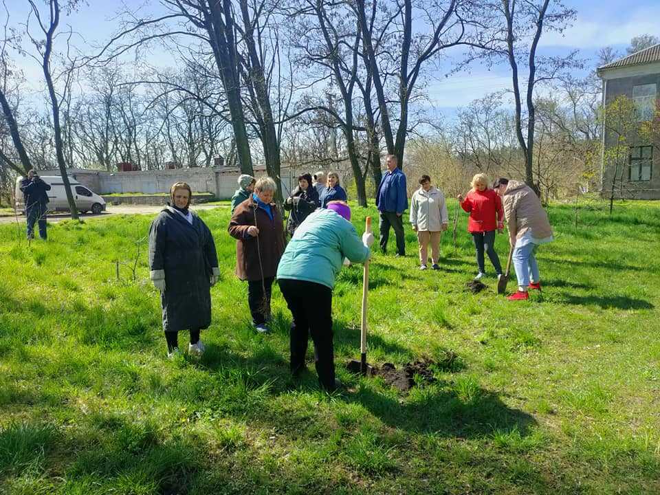 Світловодська ЦРЛ приєдналася до всеукраїнської ініціативи «Сади Перемоги»